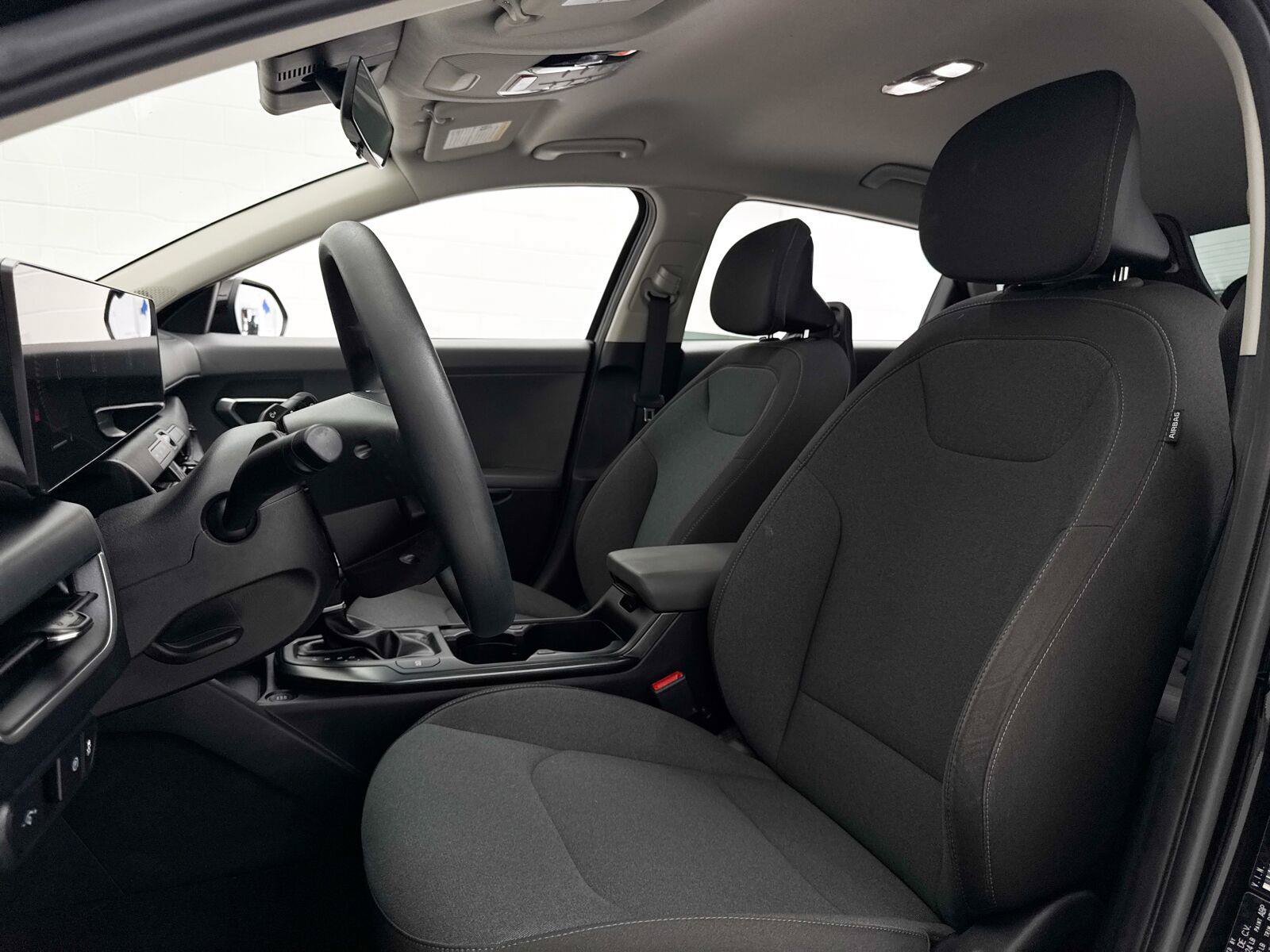 Used 2025 Kia K4 FWD image 19