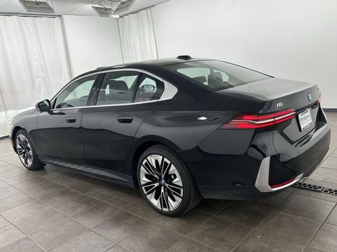 Used 2024 BMW i5 eDrive40i w/ Premium Package image 3