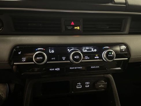 Certified 2025 Honda Pilot Touring image 19