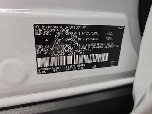 Used 2023 Toyota Venza LE image 34