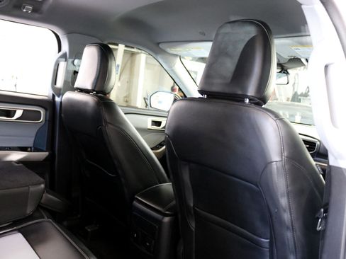 Used 2022 Ford Explorer XLT w/ Equipment Group 202A image 47