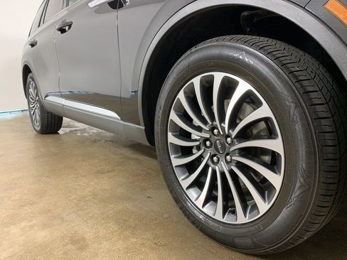 Used 2022 Lincoln Aviator AWD w/ Premium Package image 6