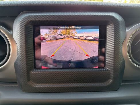 Used 2022 Jeep Gladiator Willys image 27