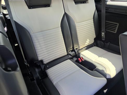 Certified 2023 Land Rover Discovery HSE R-Dynamic AWD/4WD image 26