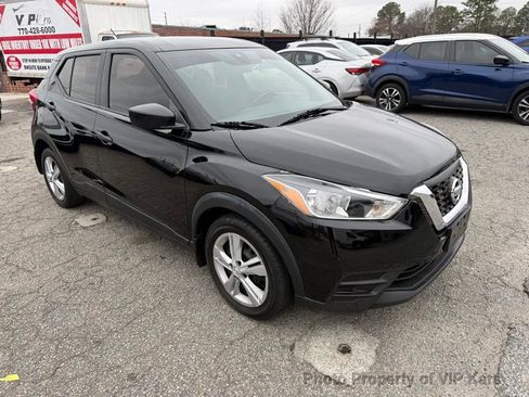 Used 2020 Nissan Kicks S image 3