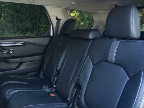 Used 2023 Honda Pilot Touring image 18