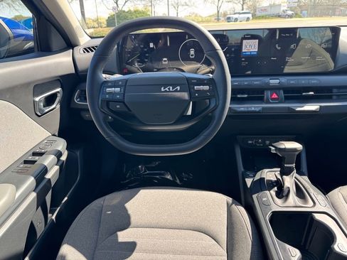Certified 2025 Kia K4 EX image 12