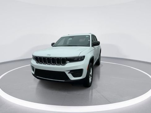 New 2026 Jeep Grand Cherokee Laredo image 3