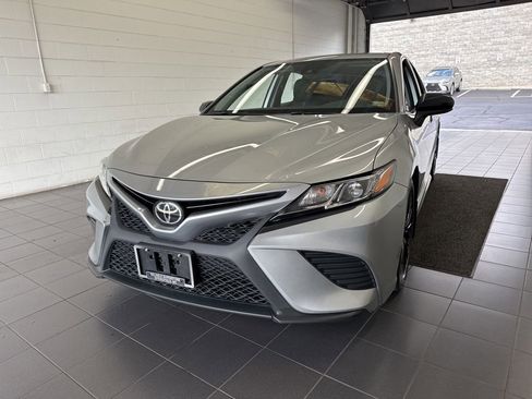 Used 2020 Toyota Camry SE AWD/4WD image 3