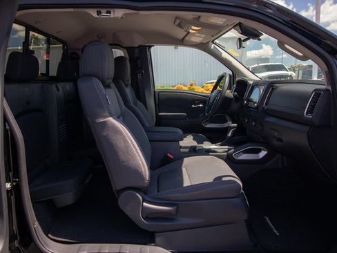 Used 2024 Nissan Frontier SV w/ SV Convenience Package RWD image 19