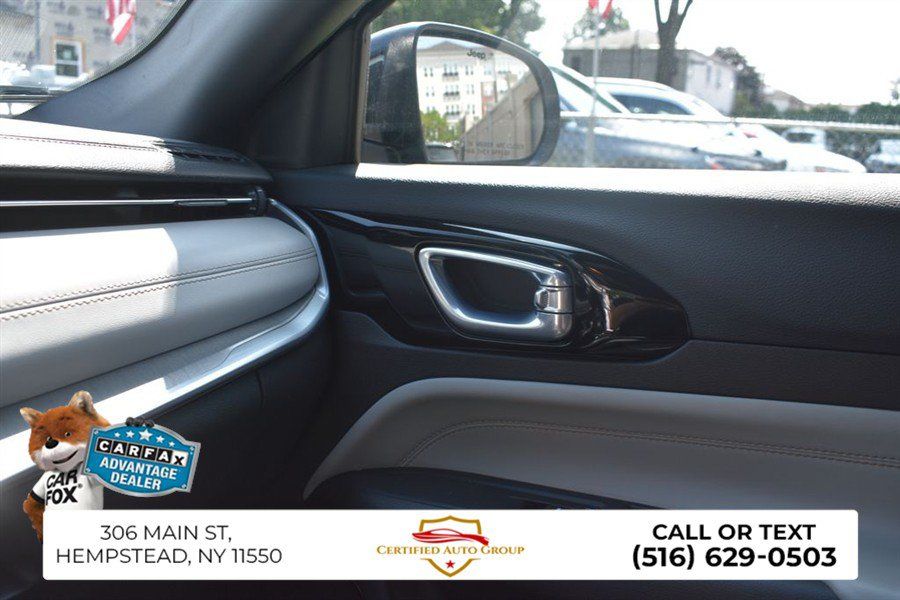 Used 2025 Jeep Compass Limited AWD/4WD image 19