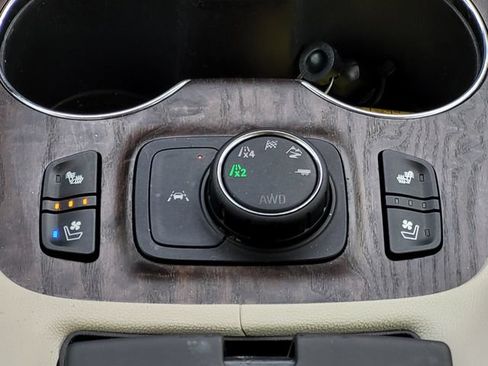 Used 2022 GMC Acadia Denali w/ Denali Ultimate Package AWD/4WD image 18