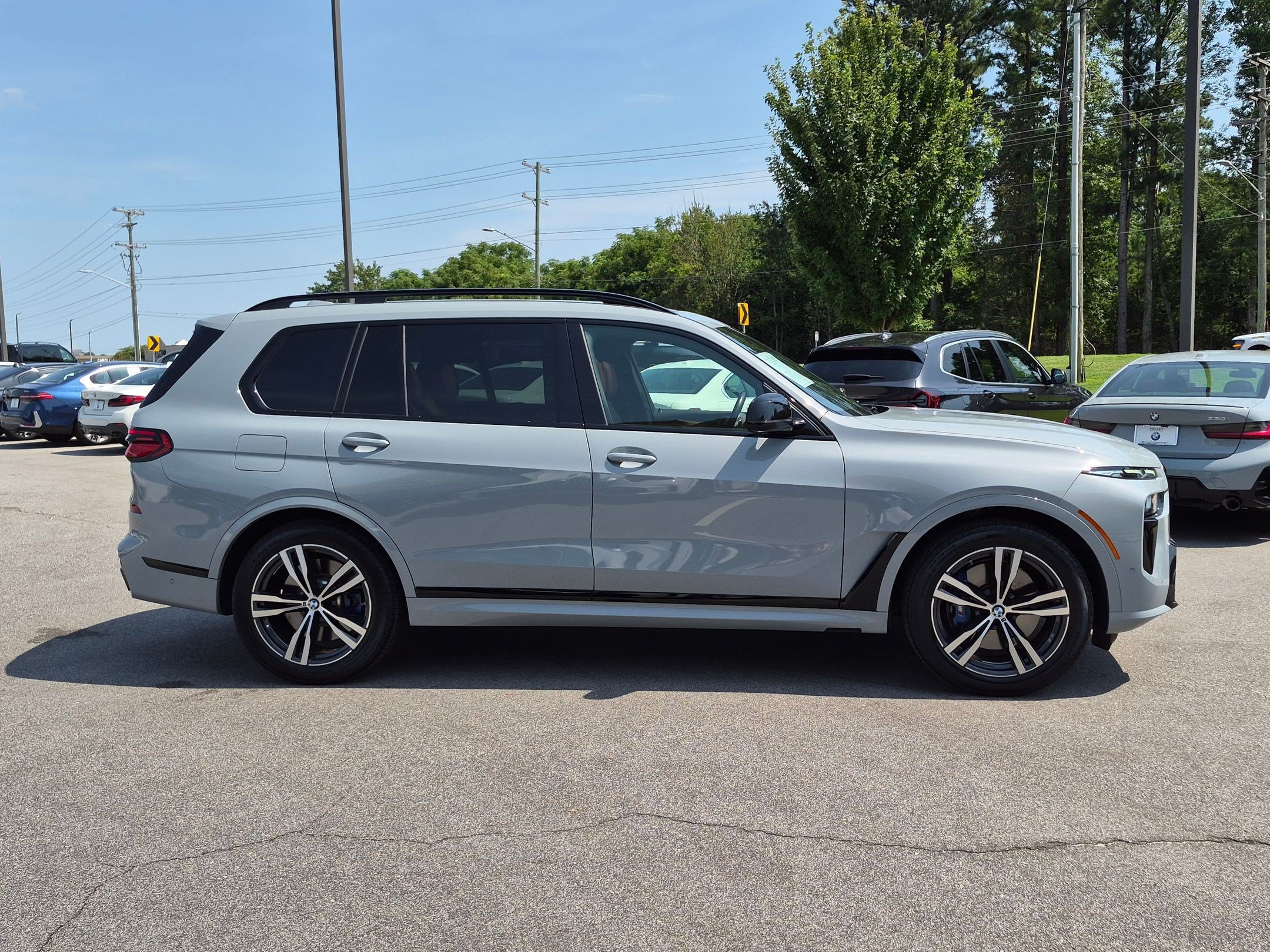 Used 2026 BMW X7 M60i AWD/4WD image 2