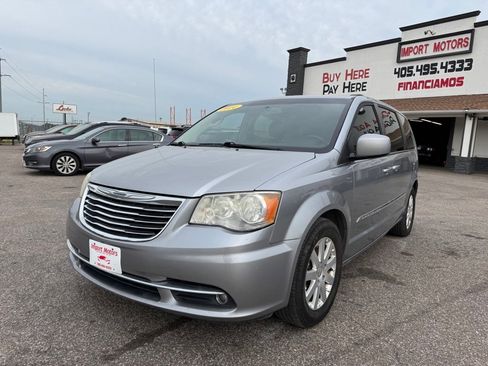 Used 2014 Chrysler Town & Country Touring image 1