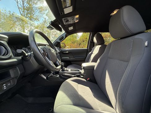 Used 2019 Toyota Tacoma TRD Off-Road image 28