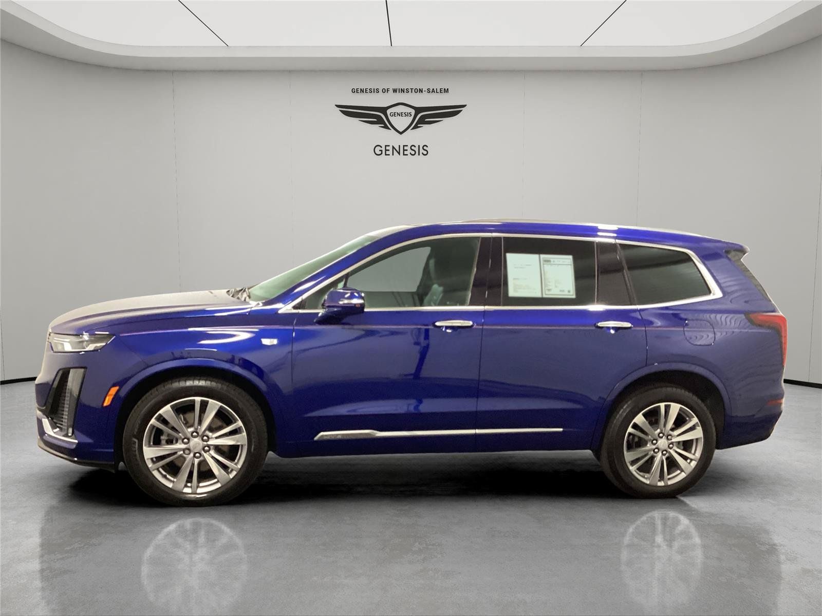Used 2024 Cadillac XT6 Premium Luxury AWD/4WD image 2