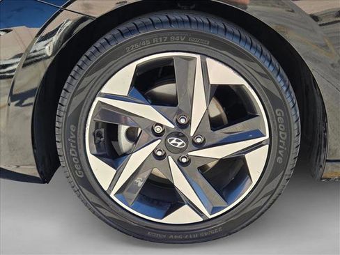 Used 2021 Hyundai Elantra Limited image 24