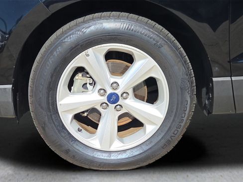 Used 2018 Ford Edge SE image 19