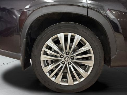 Used 2024 Toyota Highlander Platinum image 27