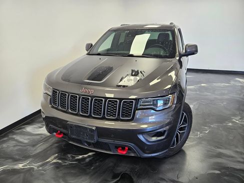 Used 2018 Jeep Grand Cherokee Trailhawk w/ Trailhawk Luxury Group AWD/4WD image 4