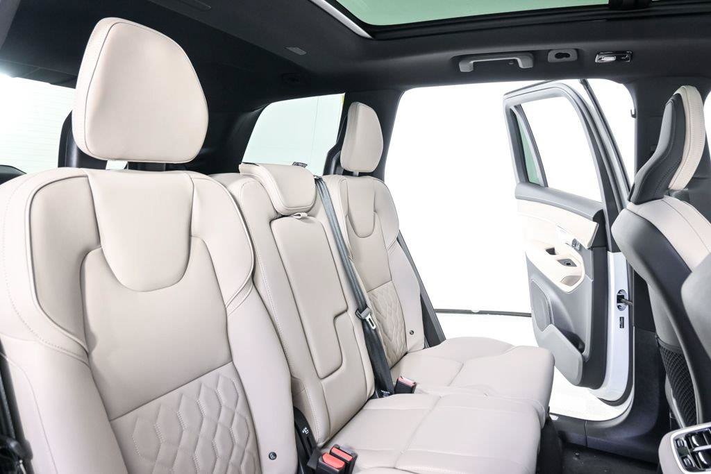 New 2026 Volvo XC90 T8 Plus w/ Protection Package Premier AWD/4WD image 23