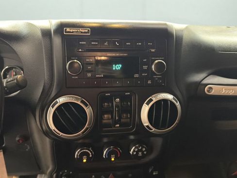 Used 2014 Jeep Wrangler Unlimited Sahara w/ Max Tow Package AWD/4WD image 11
