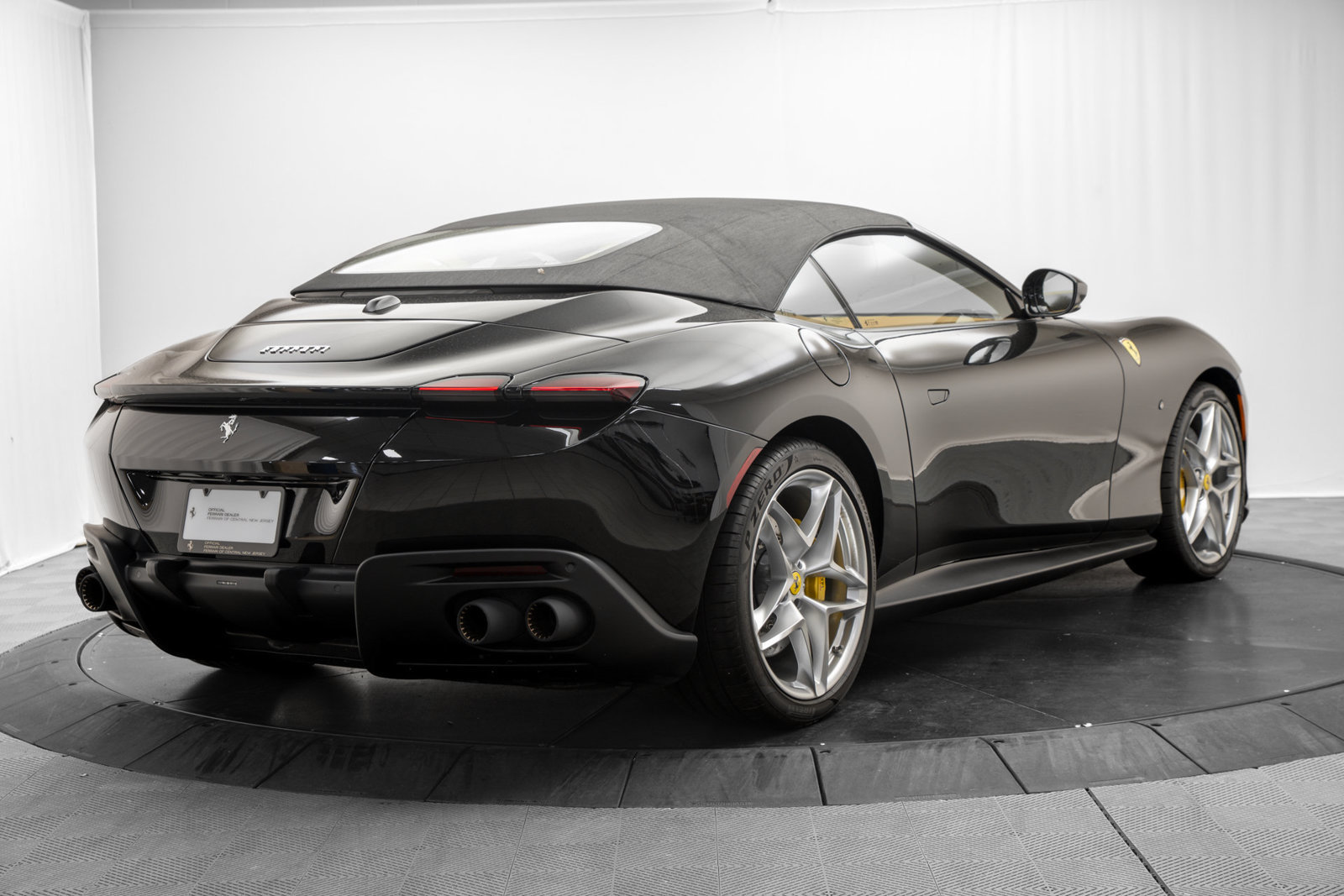 Used 2024 Ferrari Roma Spider RWD image 15