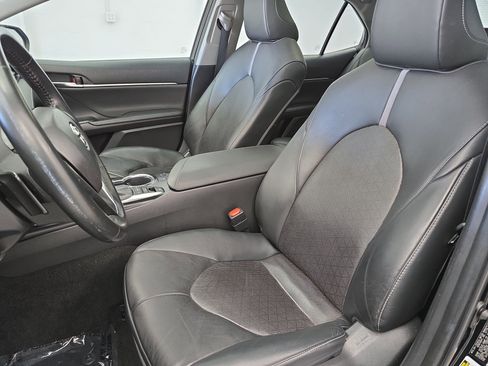 Used 2020 Toyota Camry XSE image 14