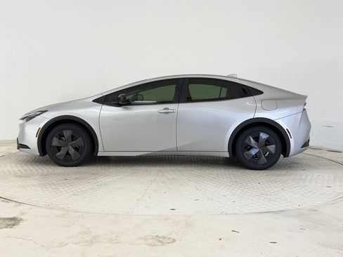 Used 2024 Toyota Prius LE FWD image 2