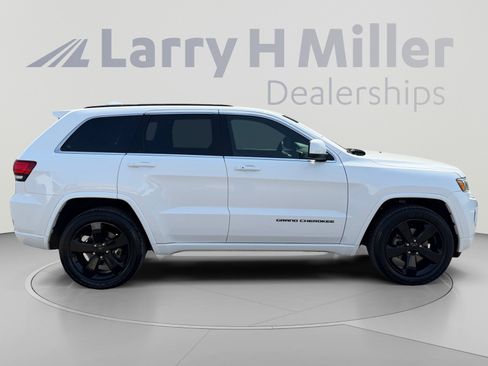Used 2015 Jeep Grand Cherokee Altitude RWD image 6