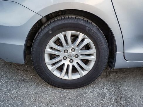 Used 2013 Toyota Sienna XLE image 7