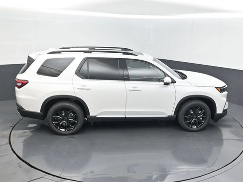 Used 2025 Honda Pilot Touring image 14