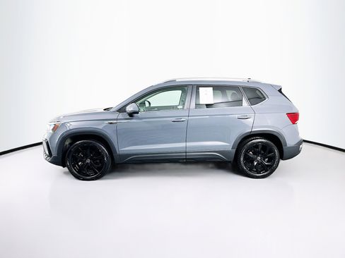 Used 2023 Volkswagen Taos SE w/ Panoramic Sunroof Package image 4