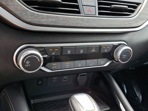 Certified 2024 Nissan Altima 2.5 SV w/ SV Premium Package FWD image 16