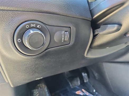 Used 2018 Jeep Compass Sport image 27