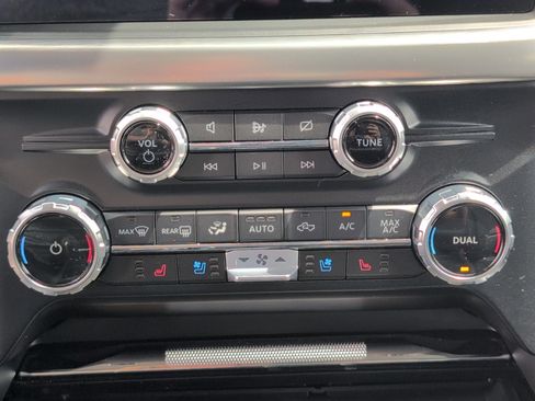 Used 2023 Ford F150 Lariat w/ Equipment Group 502A High AWD/4WD image 20