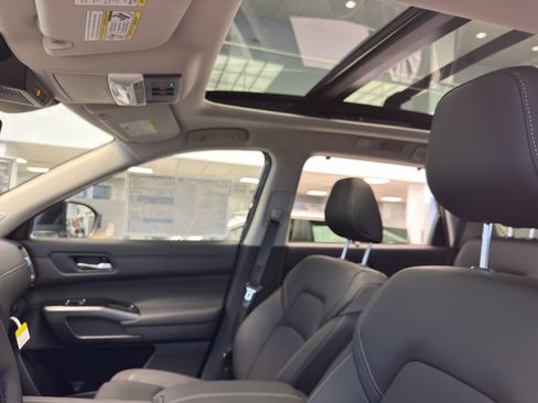 New 2026 Nissan Pathfinder SL image 24