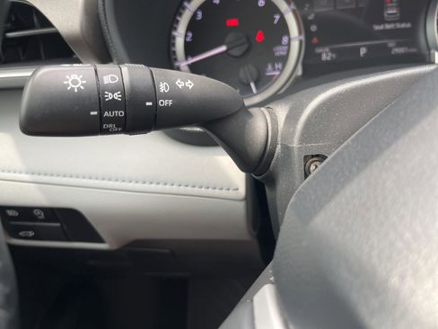 Used 2023 Toyota Highlander LE FWD image 17