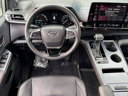 Used 2023 Toyota Sienna XSE image 29