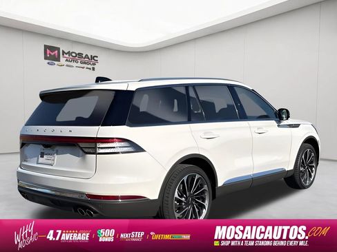 Used 2025 Lincoln Aviator Reserve AWD/4WD image 3
