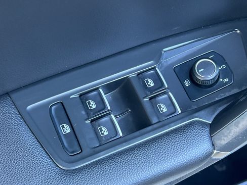 Used 2020 Volkswagen Tiguan SE w/ Panoramic Sunroof Package FWD image 13
