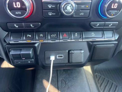 Used 2020 Chevrolet Silverado 1500 LT AWD/4WD image 35