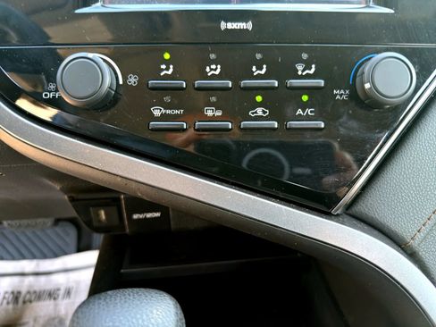 Used 2020 Toyota Camry LE w/ Convenience Package FWD image 24