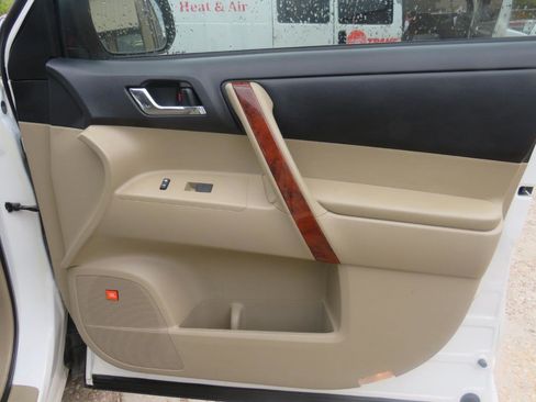 Used 2013 Toyota Highlander Limited image 29