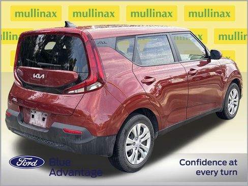 Used 2022 Kia Soul LX image 4