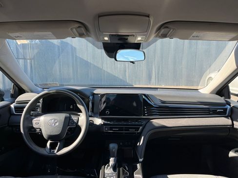 Used 2025 Toyota Camry LE image 32