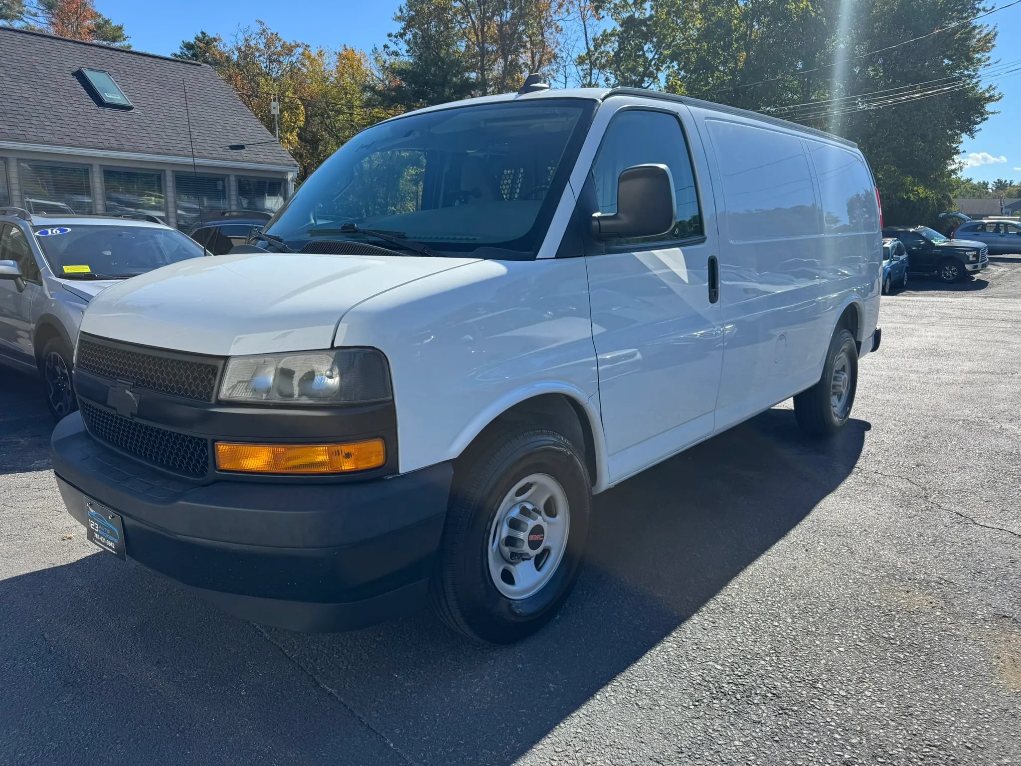 Used 2019 GMC Savana 2500 w/ Driver Convenience Package RWD image 3