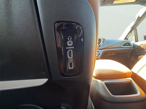 Used 2021 Chrysler Pacifica Pinnacle image 29