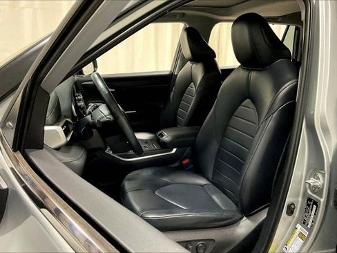 Used 2023 Toyota Highlander XLE AWD/4WD image 25