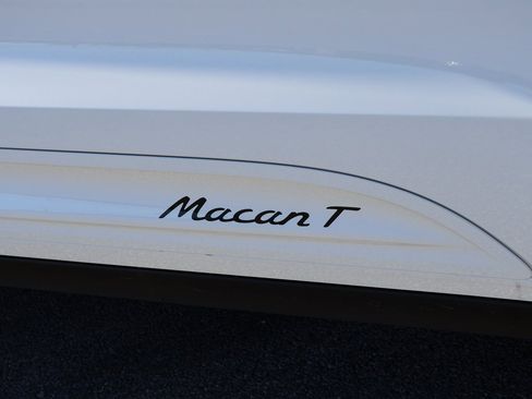 New 2026 Porsche Macan image 16